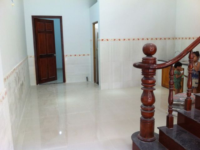 gạch bóng kiếng 1 da lát nền phòng trọ